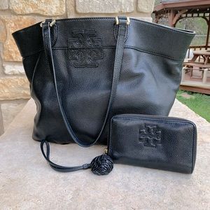 Tory Burch tote handbag and matching wallet.  Both in Excellent condition.